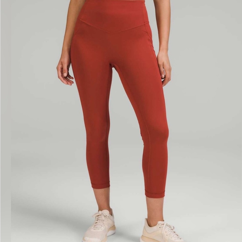 Lululemon All the Right Places crop. Size 6 Cyanne